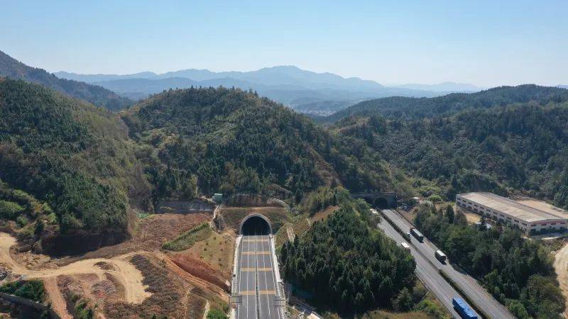"大交通"攻坚行动 | 我省首座单洞四车道隧道——吉康改扩建项目晓沅