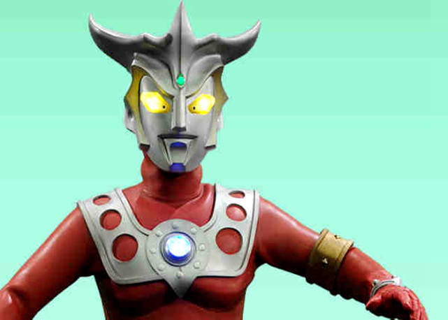 圆谷推出的奥特曼作品中,有哪些少儿不宜的镜头?_小孩子_怪兽_场面