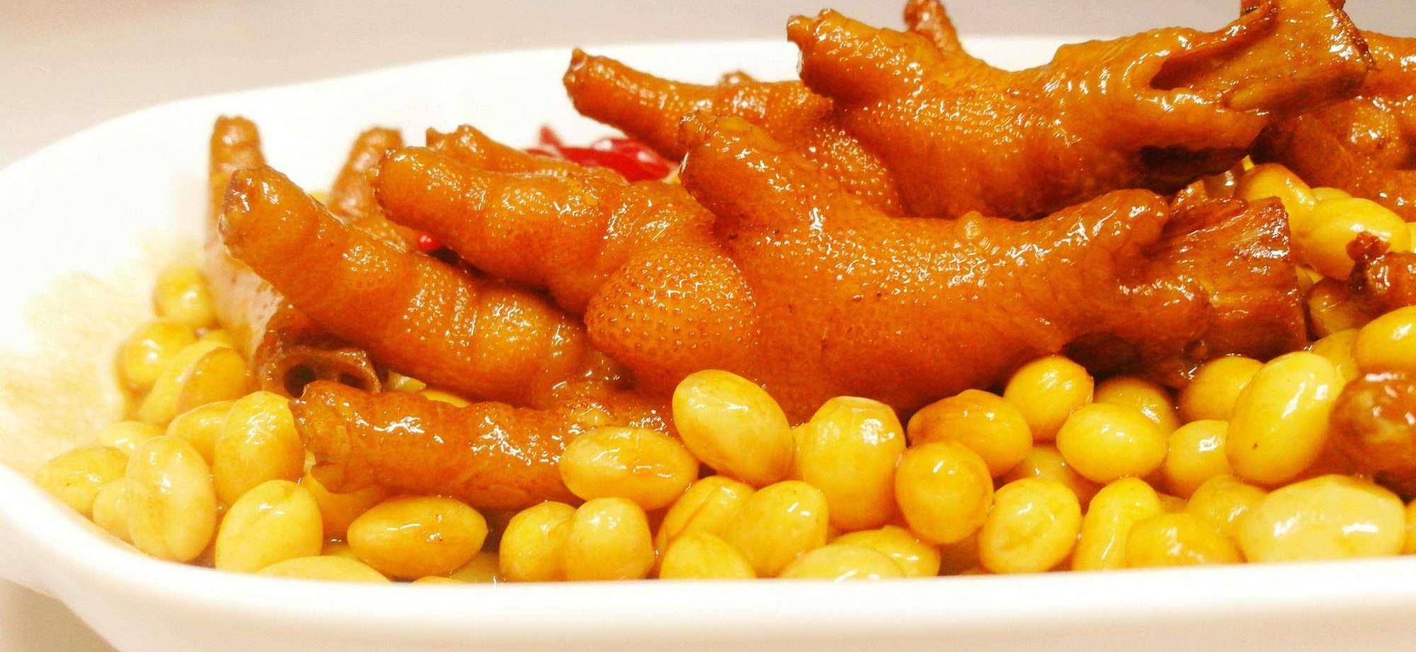 冬季吃黄豆焖鸡爪,满满的胶原蛋白,女孩子要经常吃!_中国_凤爪_食用