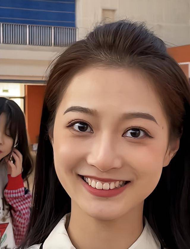 复旦研一美女学姐冯琳,受邀拍摄杂志封面,在大学课堂上全英讲解_成绩