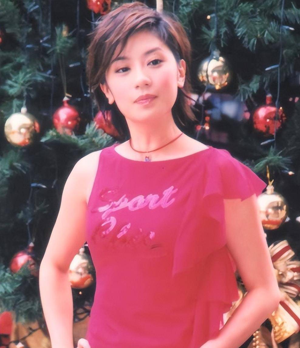 与徐静蕾同班,坐李敖大腿,拔氧气管…艳压林心如的贾静雯不简单_吴敦