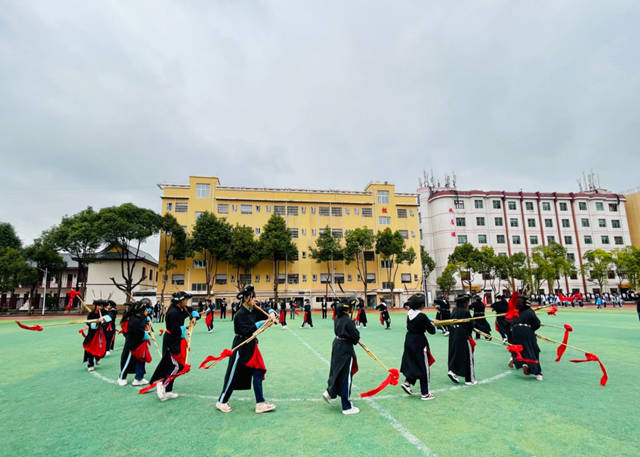 贵定一中:传承"长衫龙"风采 让非遗绽放更加迷人的光彩_芦笙_发展