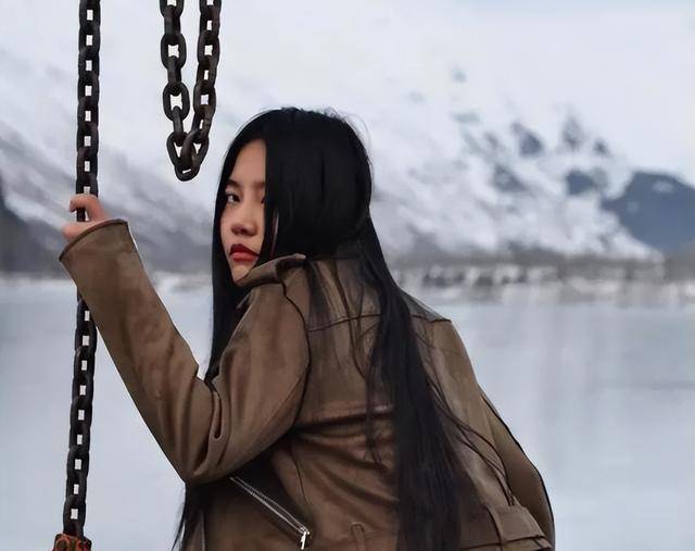 深圳女孩高天韵,为拿绿卡甘愿在美服役7年,如今下场令人唏嘘