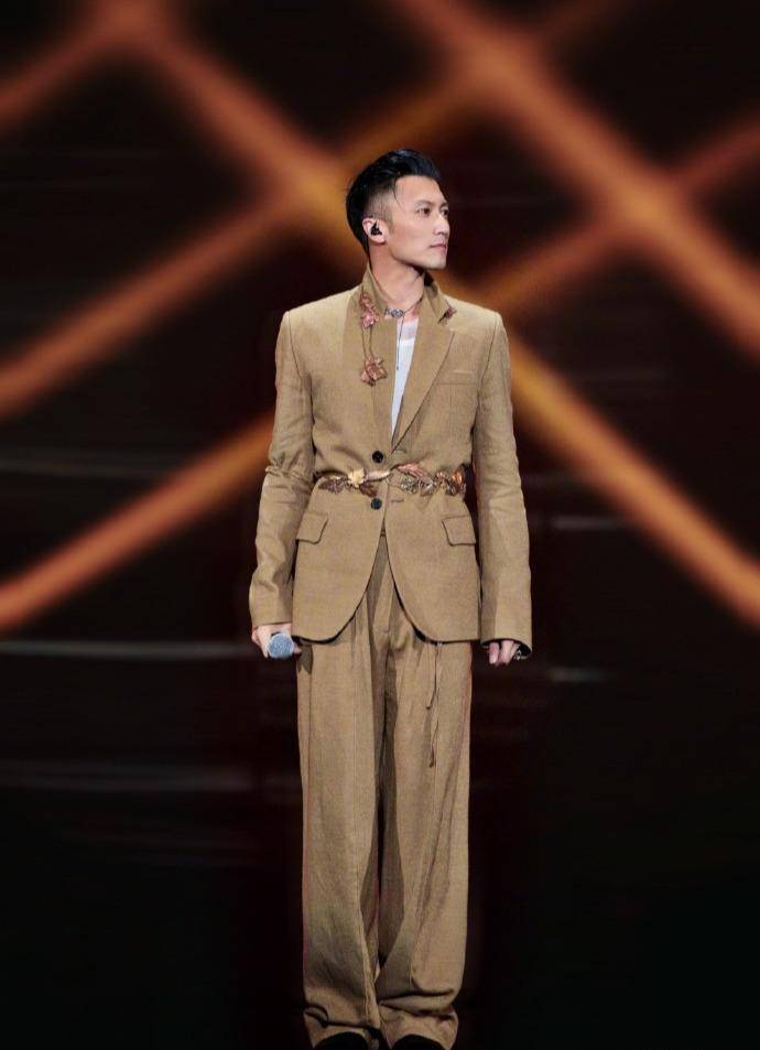 40岁谢霆锋拒绝油腻!