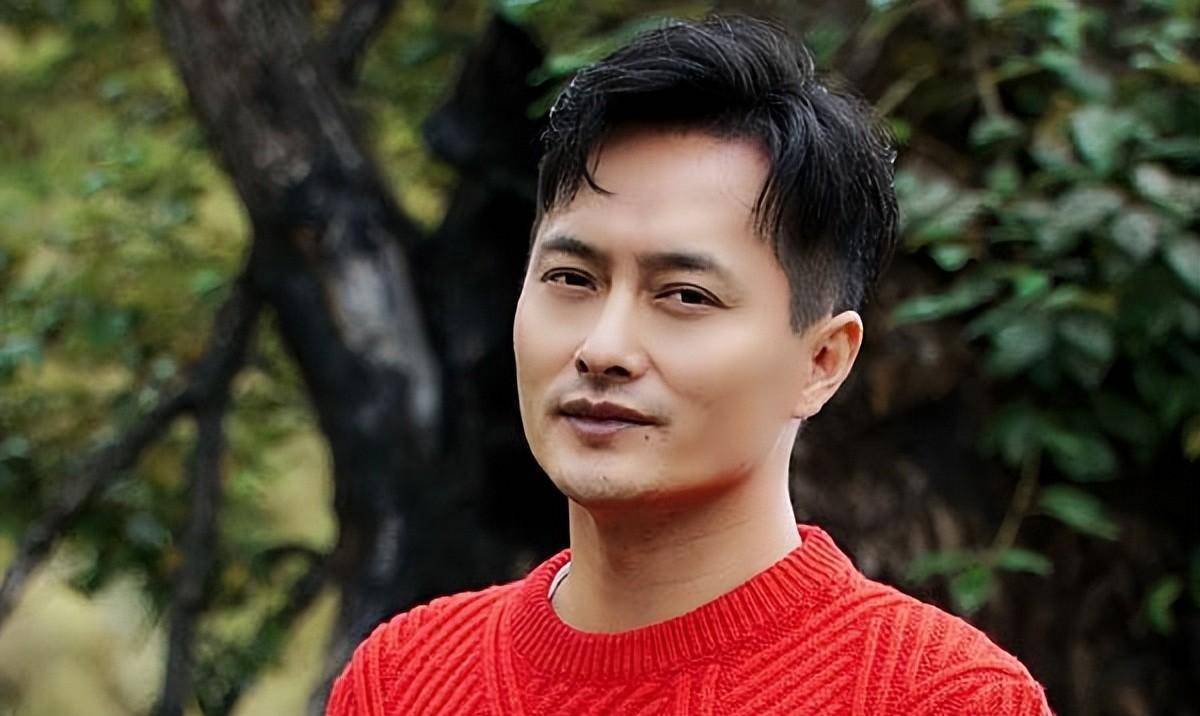 云飞前妻高悦:老公在星光大道成名后离了婚,现在和女儿一个人住_郭锦