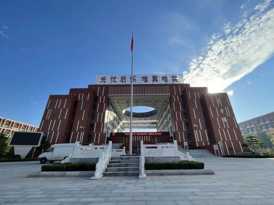 邹平二中:徜徉校园 醉美秋色_落叶_微风_山河