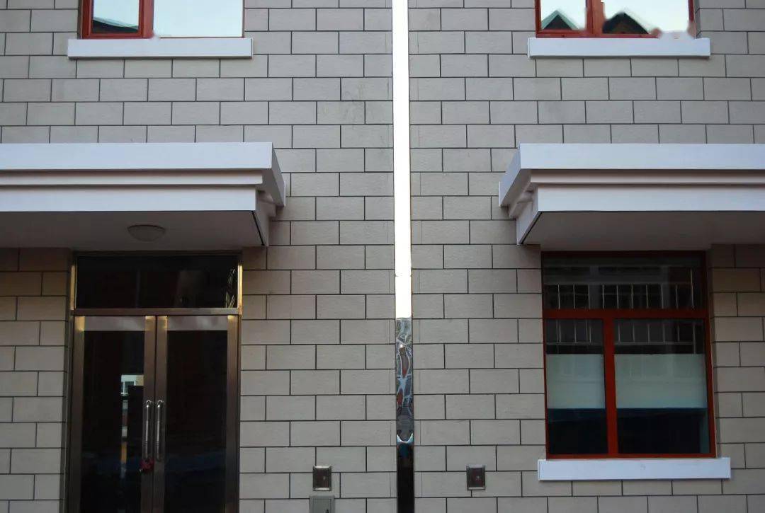 踏步涂刷地坪漆及整体效果楼梯间理石踢脚线效果楼梯栏杆转角处立杆效