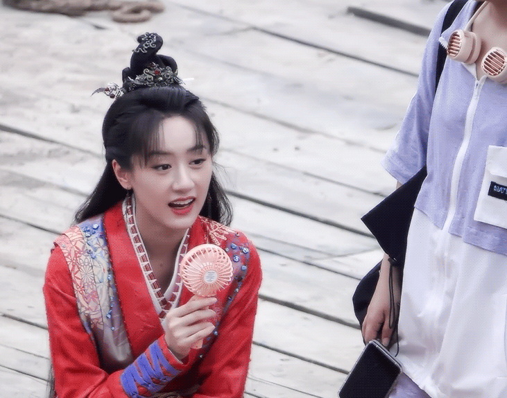 袁冰妍新剧嫁衣路透曝光,去掉十级滤镜后,侧脸是认真的吗?