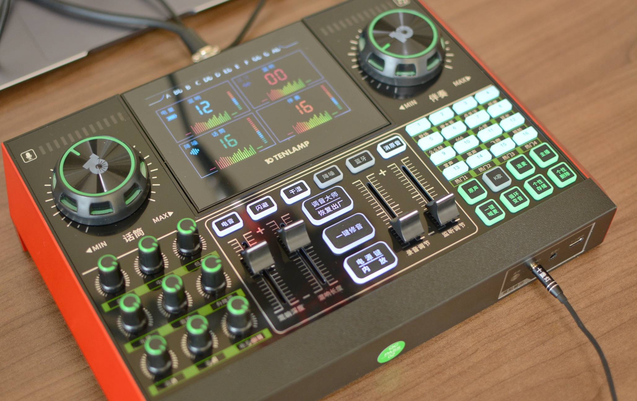 全民直播时代,如何提升直播效果?十盏灯g10声卡套装测评