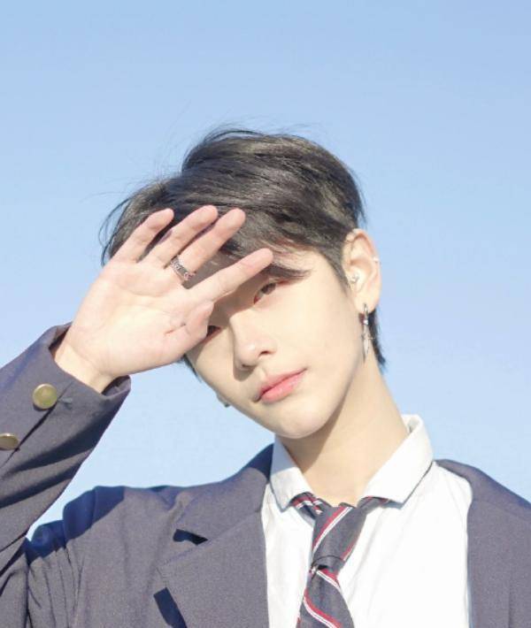 本以为修允菲和妹妹已经够像了,看完刘梦和姐姐才知啥是复制粘贴