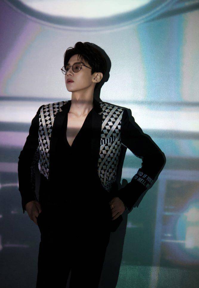 王嘉尔太撩人,李栋旭太诱惑_西装_时尚_张哲瀚