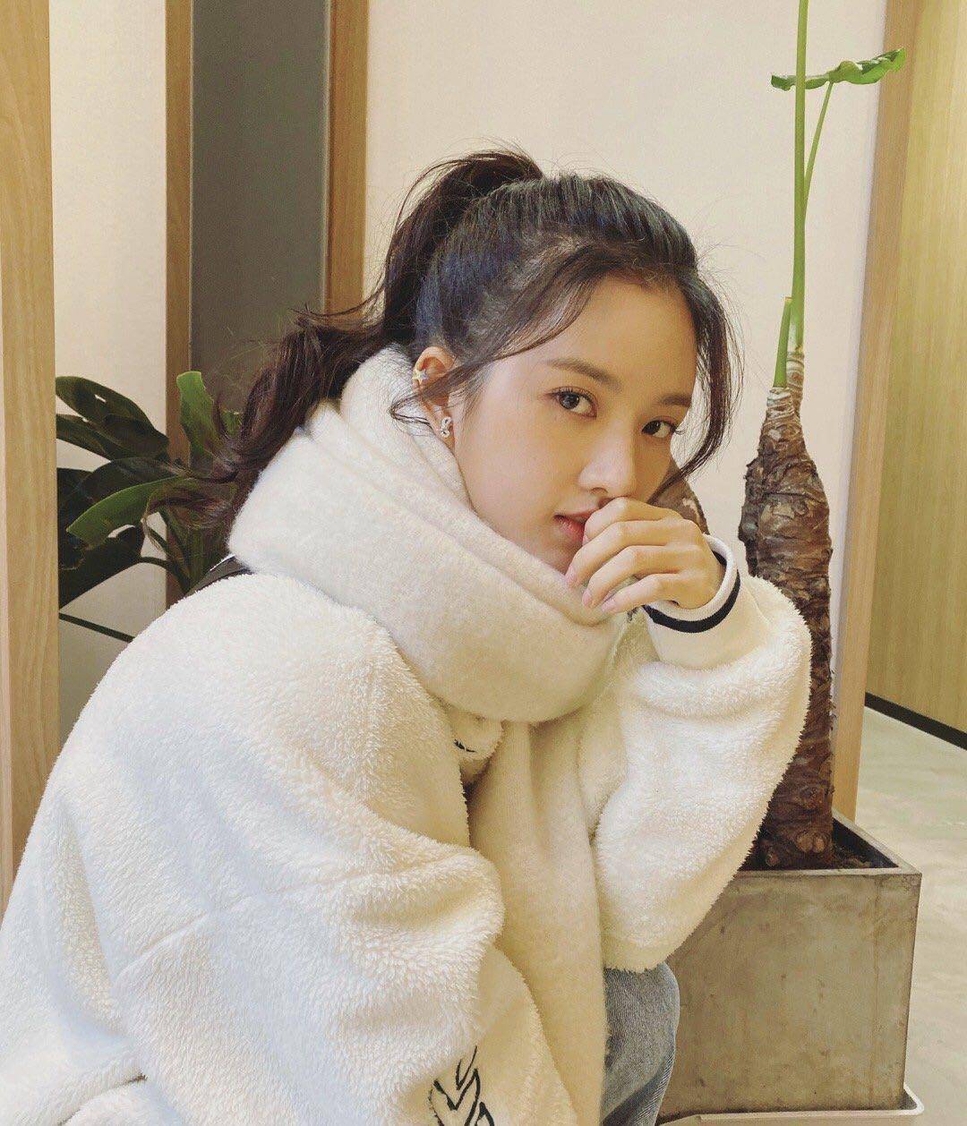 再加上国内有孟美岐和吴宣仪的好例子,公司趁这个机会把刘些宁送回来