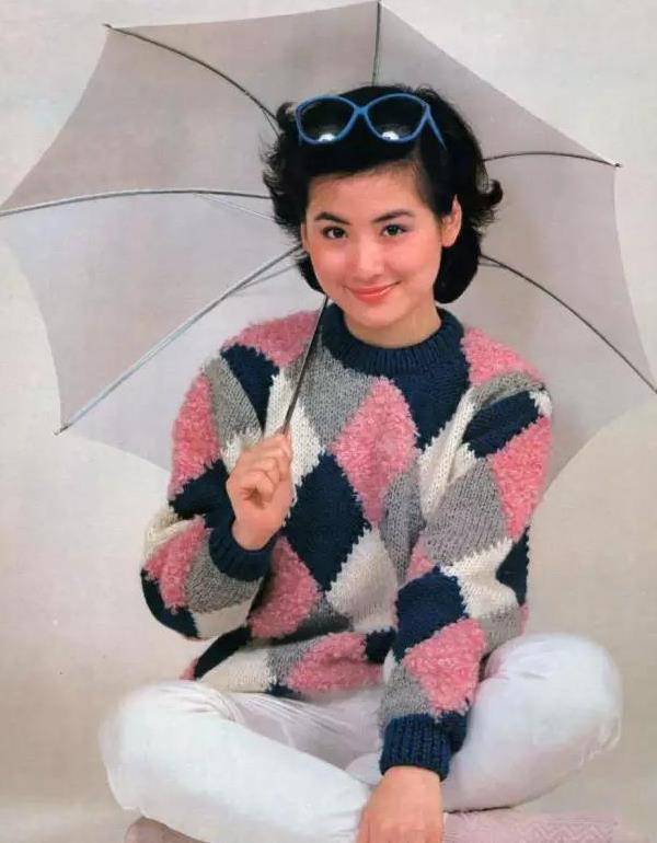 她14岁崭露头角,18岁反串贾宝玉,29岁因病隐退,收获爱情_夏菁_佟瑞欣