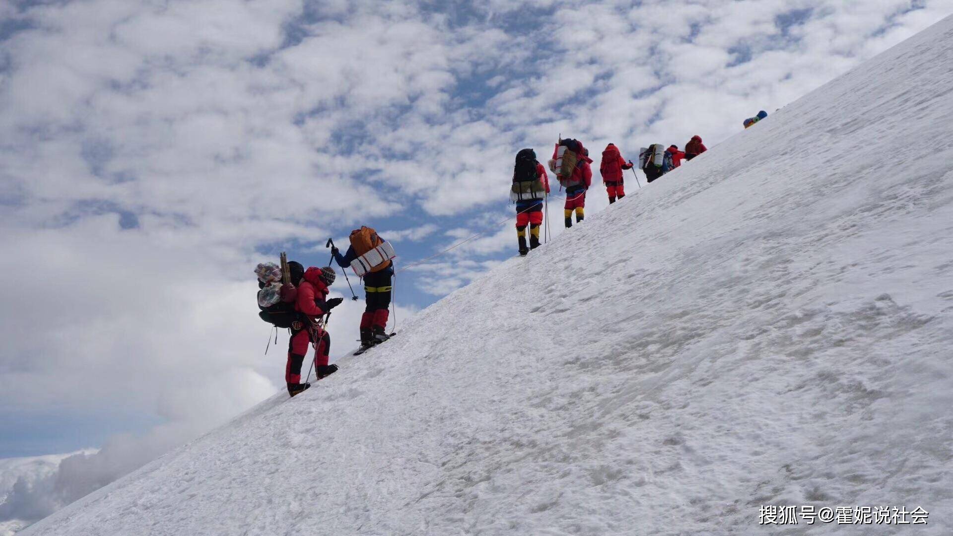 梅里雪山事件7年后,发现一本日记:17名队员临死前的经历很诡异_登山队