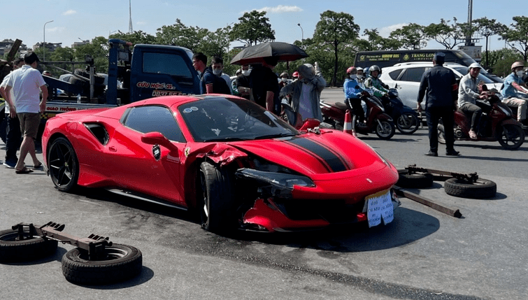 撞人后弃法拉利逃逸,越南一交通事故引关注_搜狐汽车_搜狐网