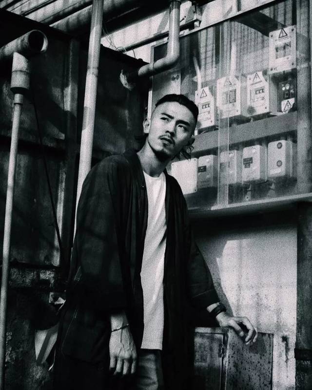 从200斤到做模特,花上百万和江疏影谈恋爱,34岁终火爆全网_马志威