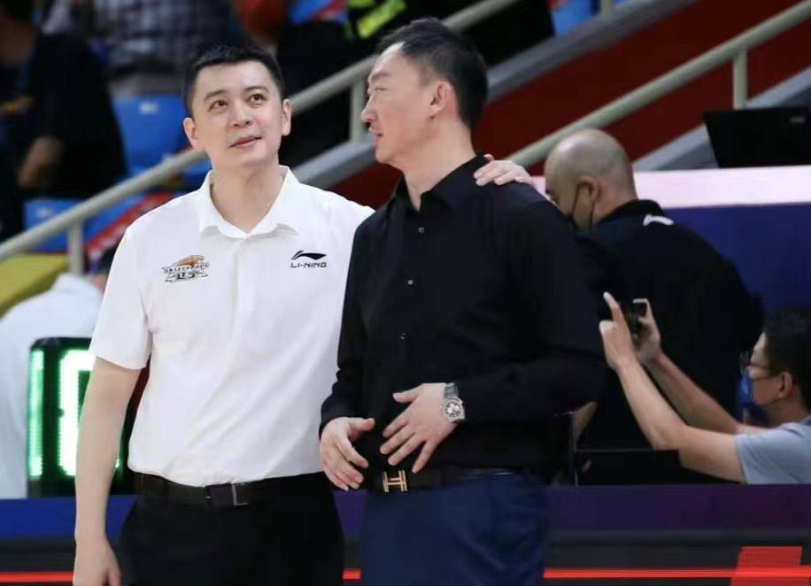 原创商业互吹杨鸣称赞刘维伟值得辽篮重视后者调侃发际线太喜感