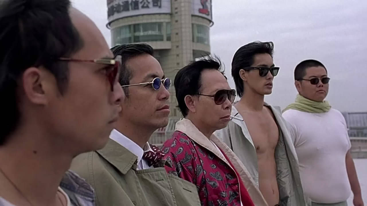 少林足球中周星驰为了把少林功夫发扬光大,就想用少林功夫来踢球