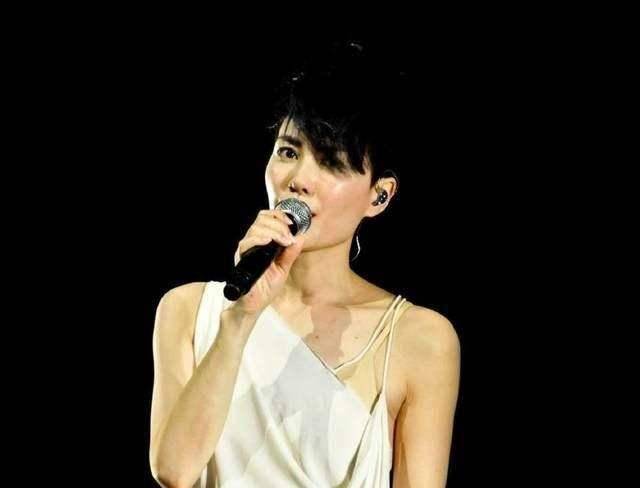 抛弃"黑豹"兄弟,"歌后"王菲为他倒尿壶,51岁窦唯"成了仙"_郭传林_音乐