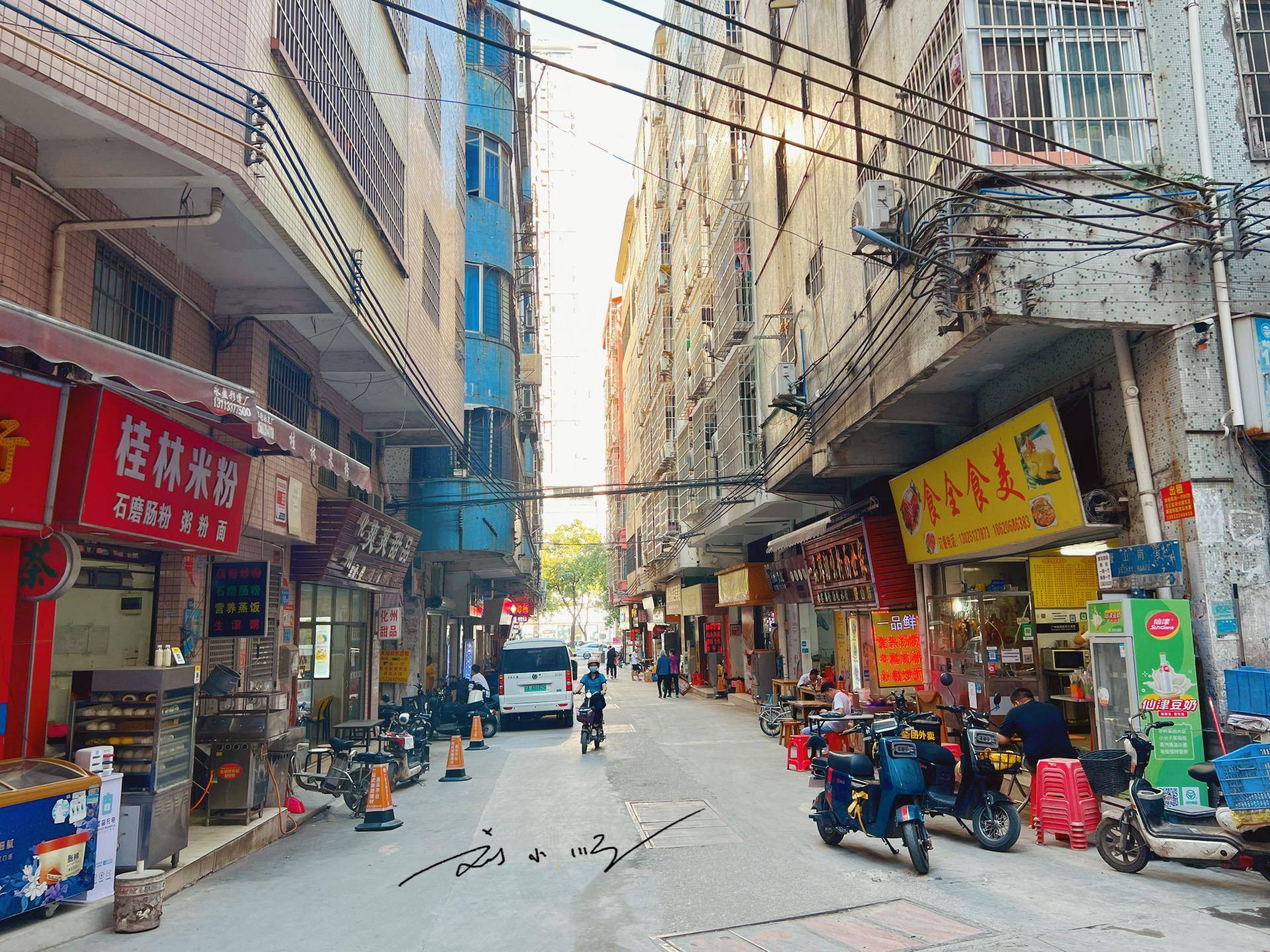 广州市白云区这个城中村,就在南方医院斜对面,商铺很多还很热闹_山村