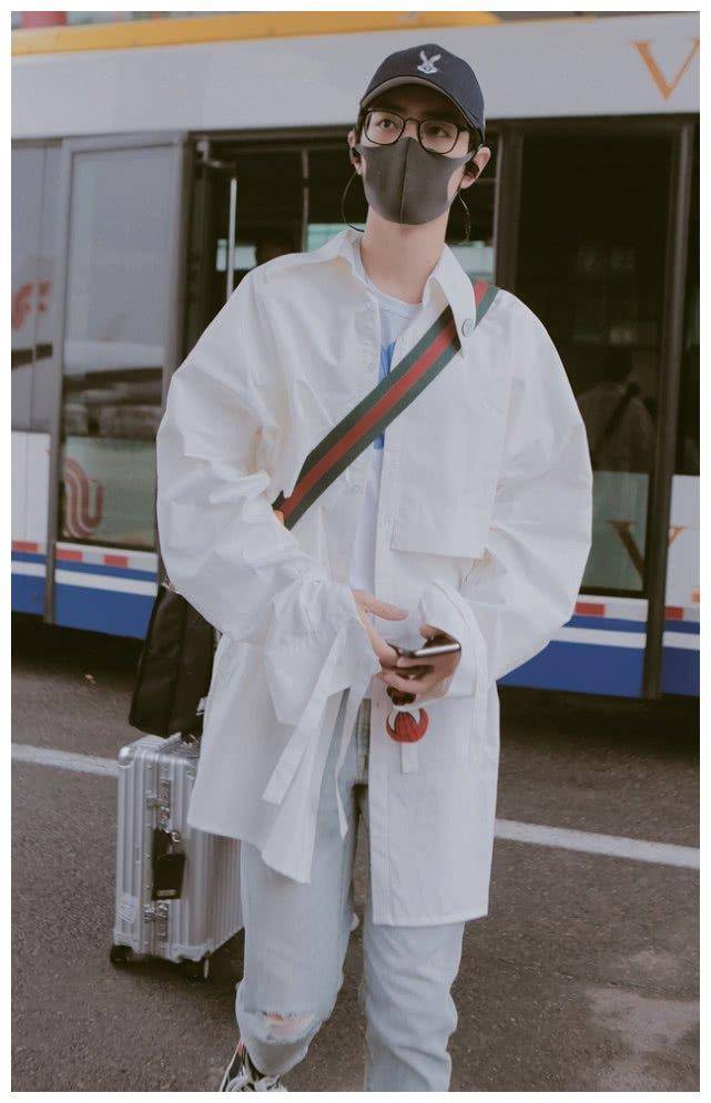 天不怕地不怕就怕肖战穿紧身裤,看到细腿,女粉要酸成柠檬_牛仔裤_造型