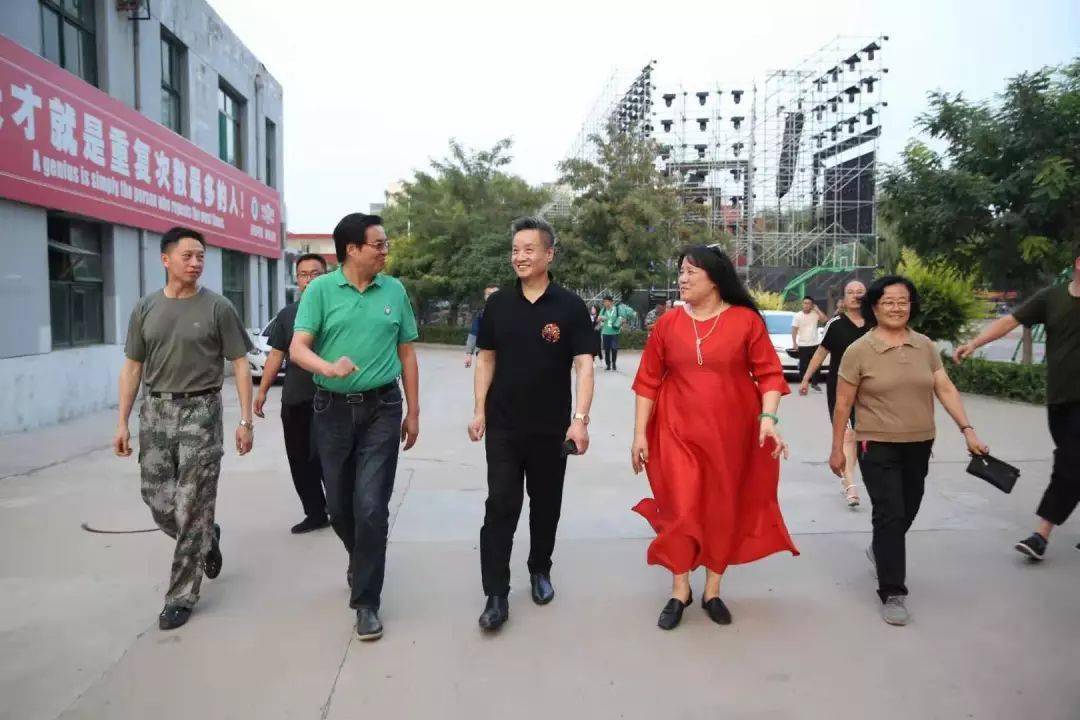 山西孝义歌舞剧院担任舞蹈团队联袂主持山西广播电视总台主持人任菲