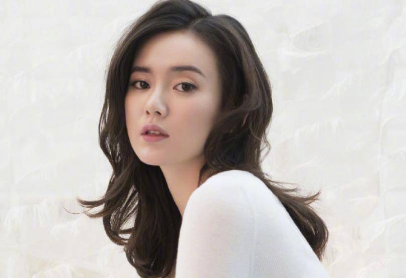 年轻的实力女演员,总是出演配角的她,并没有太高的