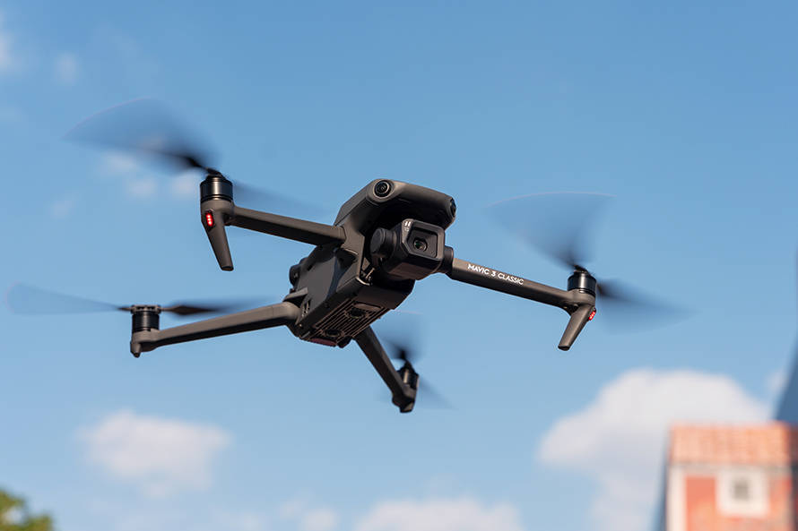 大疆Mavic 3 Classic无人机评测 哈苏大底相机与专业航拍体验壮大御3家族