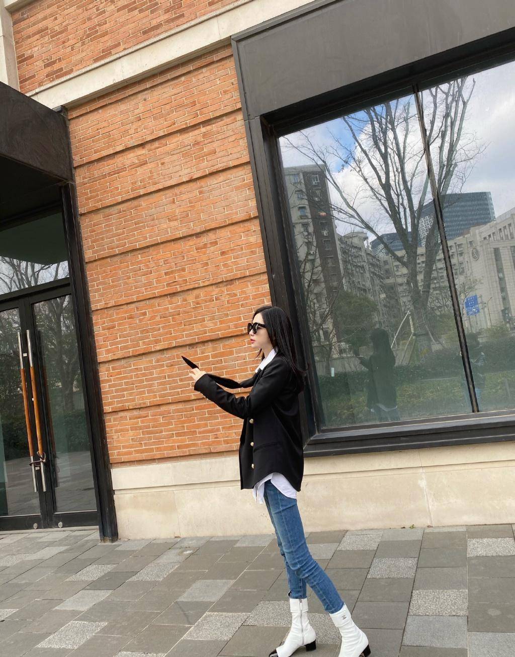 潘玮柏官宣结婚,准新娘"luna宣云"真是气质女神,漂亮大气_白色_蓝色