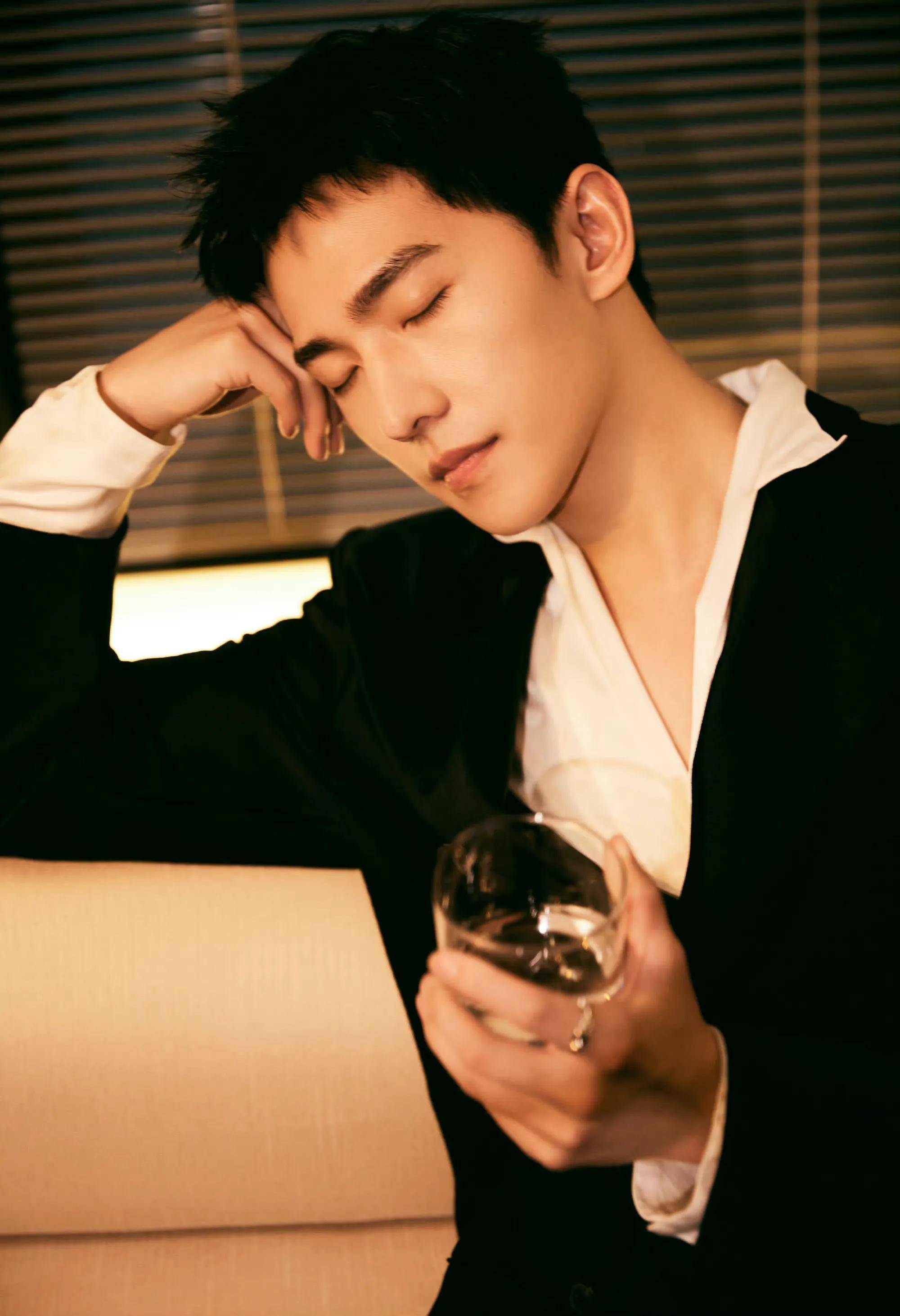 男明星杨洋时尚写真:风度翩翩,气宇不凡_杨洋_时尚_写真