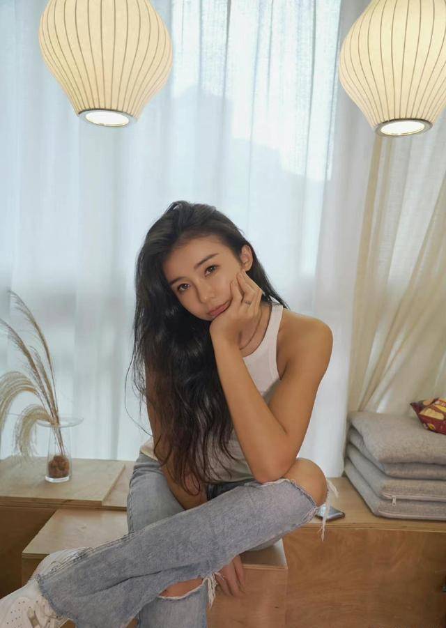 发型不错,笑容好治愈,球迷:美得要犯规了_张曼源_身材_因为