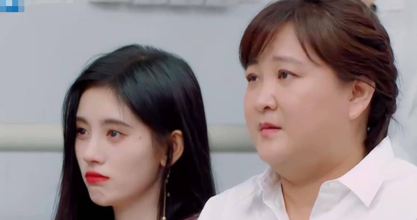 鞠婧祎有多精致?在节目中与贾玲体验校园生活,却被当场"拆台".