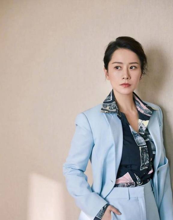 海清穿紧身运动装,身材比例堪称完美,43岁是年龄20岁的身材_健身房_穿