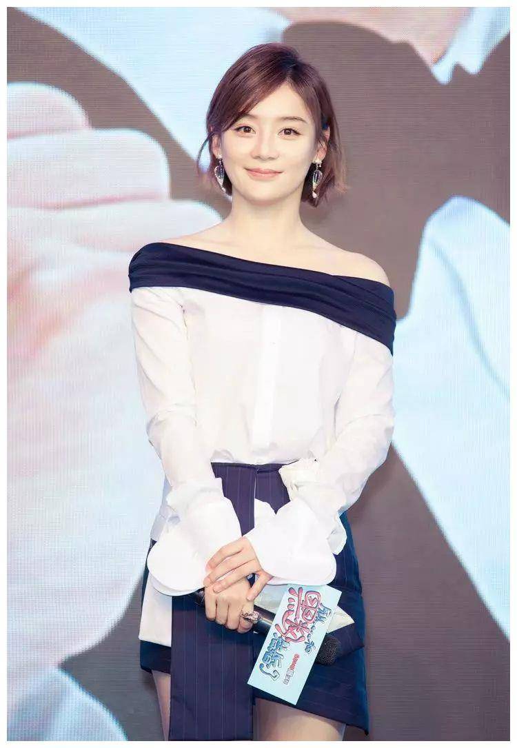 袁姗姗厉害了,穿吊带衬衫大玩锁骨杀,配高腰裤穿出身高两米气场_时尚