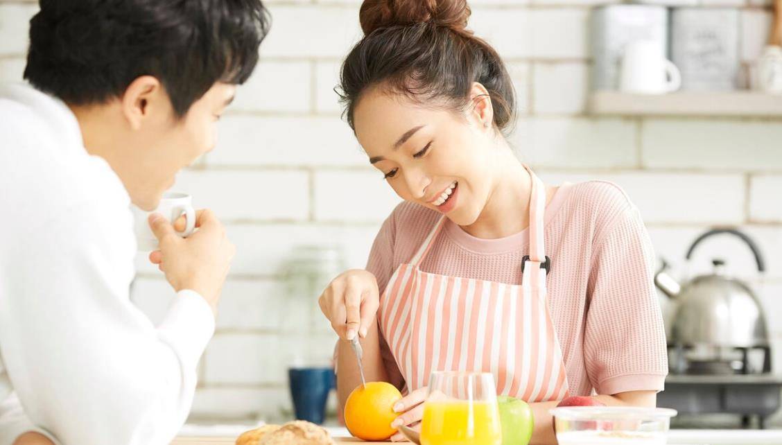 婚后同住三个月,婆婆时常不舒服,远嫁的妻子却带着老公搬了出去_唐