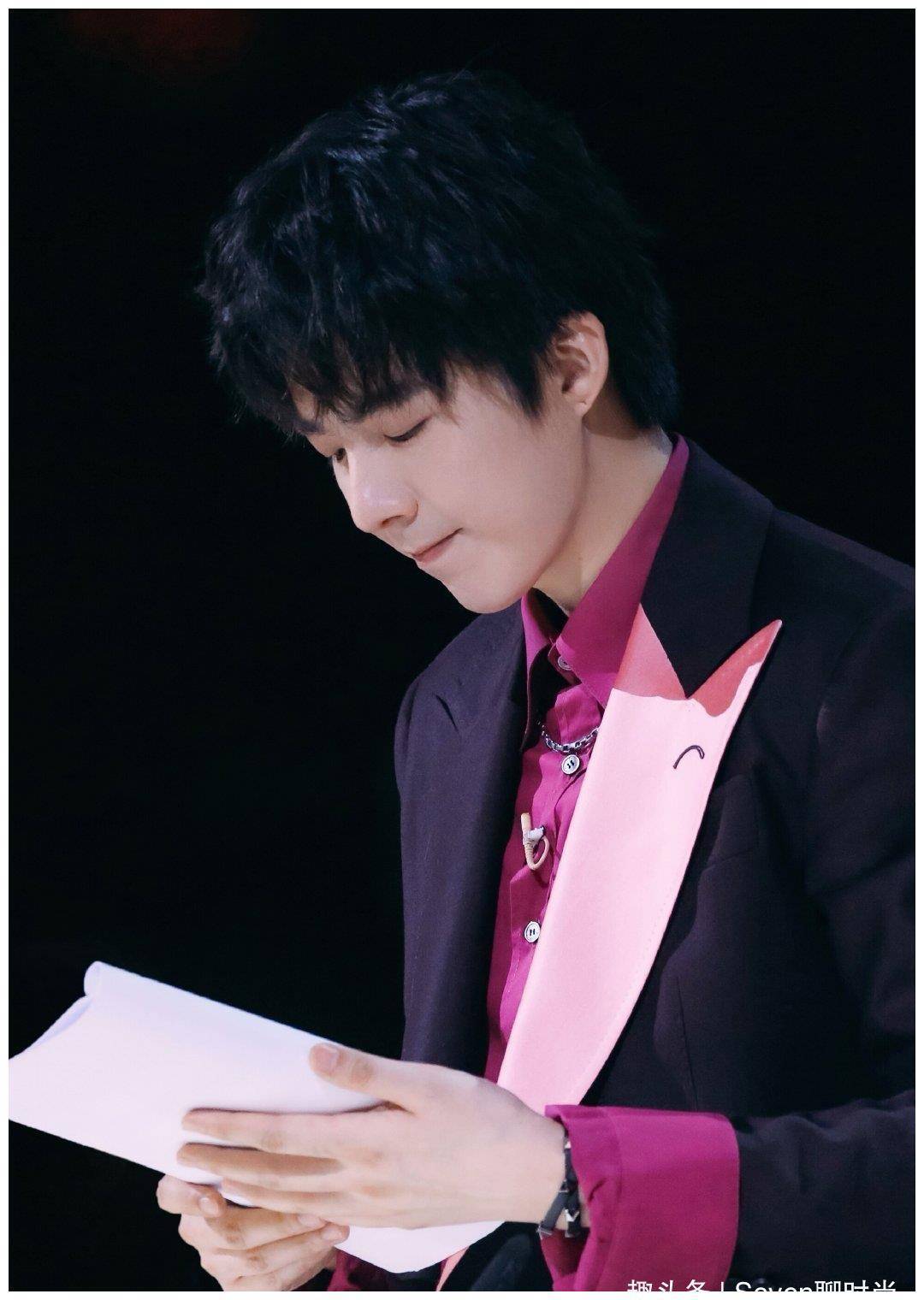 网红刘宇宁出名后气质大变,瞬间走在潮流前端,时尚又有范!