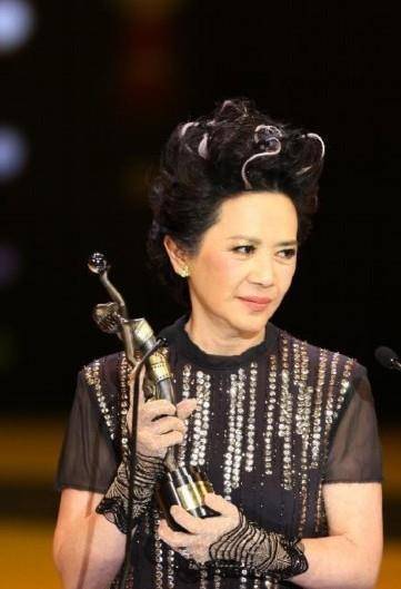 72岁"桃姐"叶德娴近照,刘德华为她下跪,和亲生儿女形同陌路_香港_电影