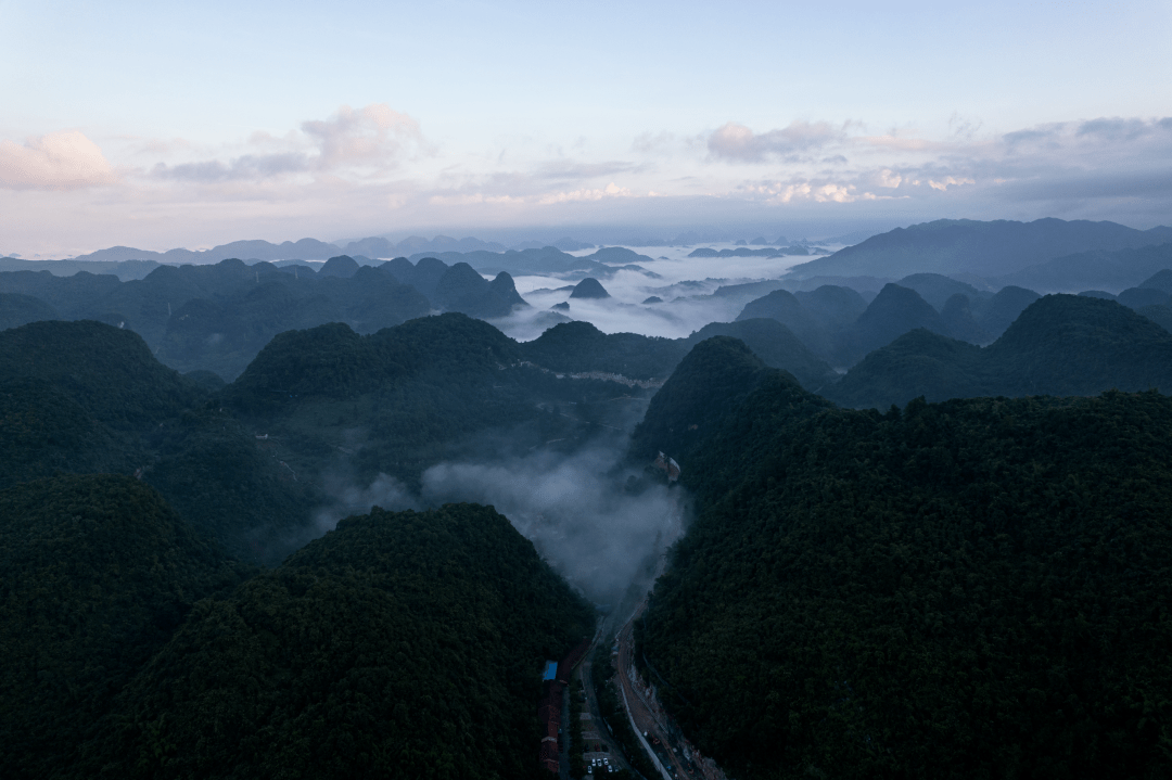 悬崖,天坑,千年仫佬……这里是九万大山里的奇美秘境_崖壁_景区_棉花