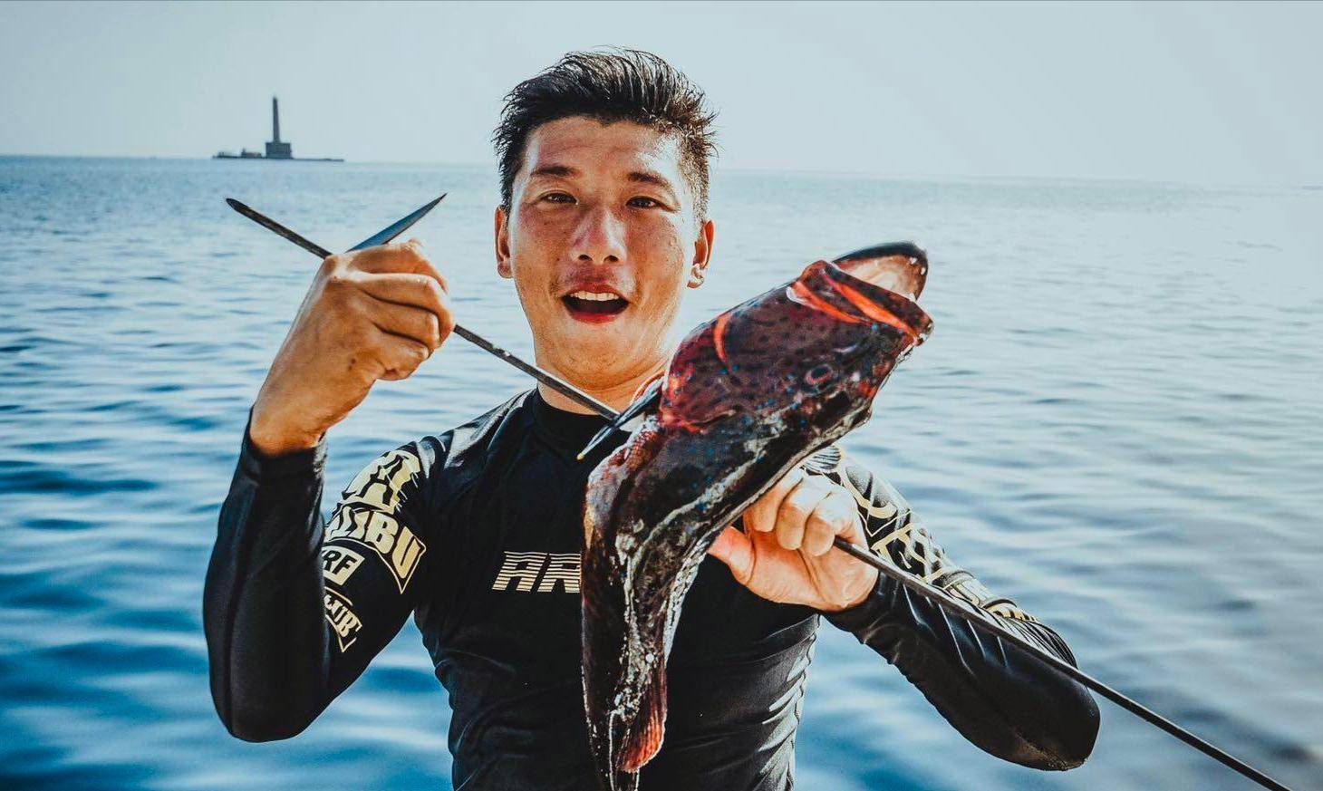 韩船长花350w环球航海,穿越印度洋和海盗搏斗,人生比