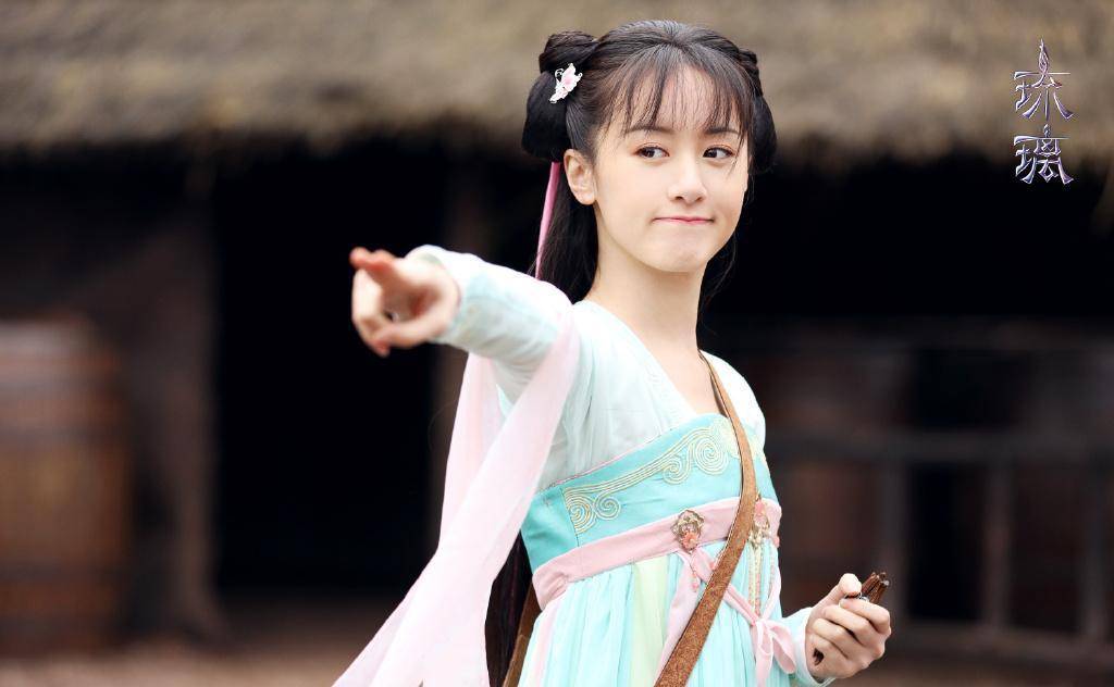 袁冰妍,她是《老九门》中的丫头,有一种淡雅的气质,非常迷人