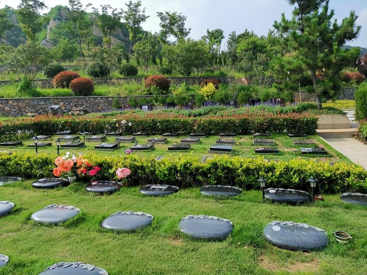 亲人去世后骨灰如何安放?落葬流程来了_公墓_墓地_墓穴