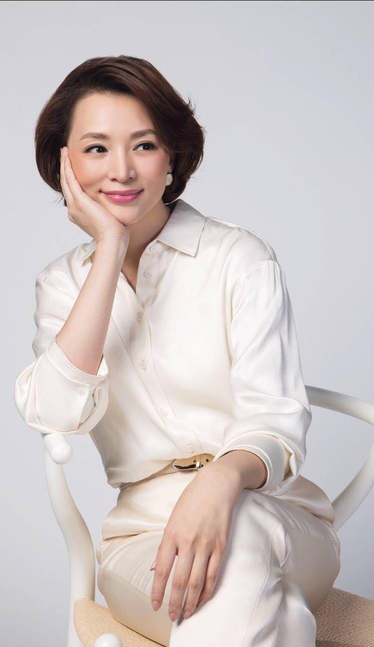 董卿为落选十佳主持?被誉电视一姐的她,难道"败在"儿子身上?