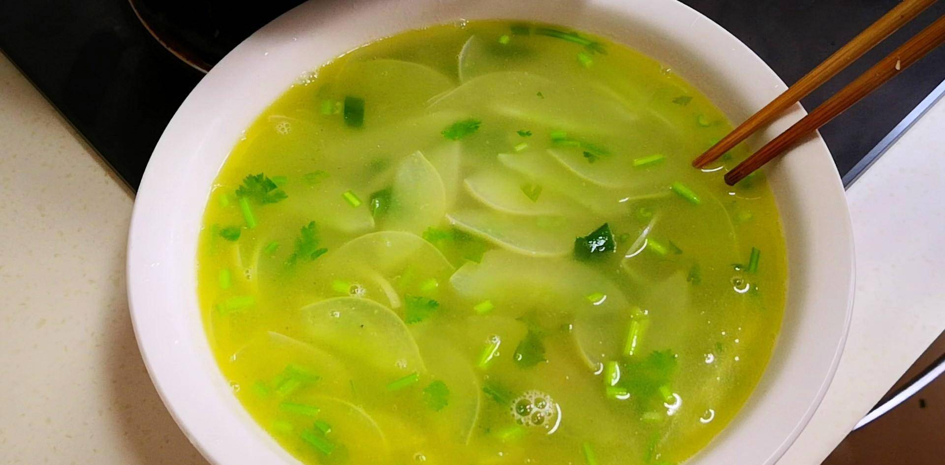 寒露过后,多喝老黄瓜汤,2块钱煮一锅,汤鲜味美,暖身又暖胃_香菜_西红