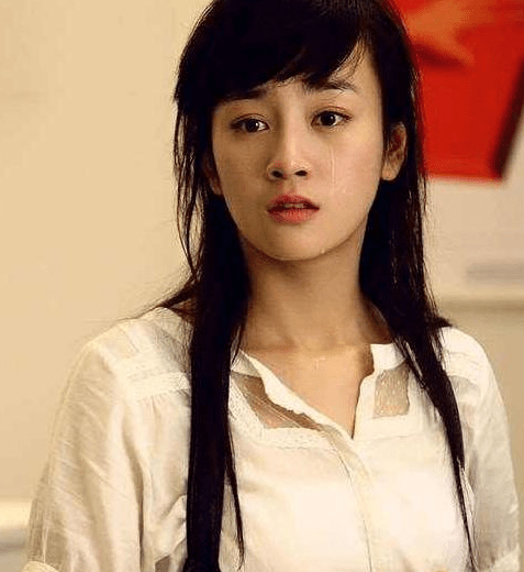 整容前的张檬属于清纯可爱型的.