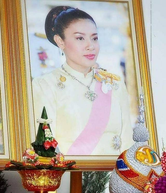 西拉米王妃过山车般的人生:得宠时风头无两,失宠时趴地上跪儿子_父母