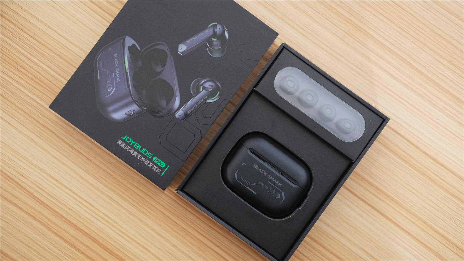 黑鲨凤鸣真无线蓝牙耳机降噪版:手游电竞必备!_模式_充电_进行