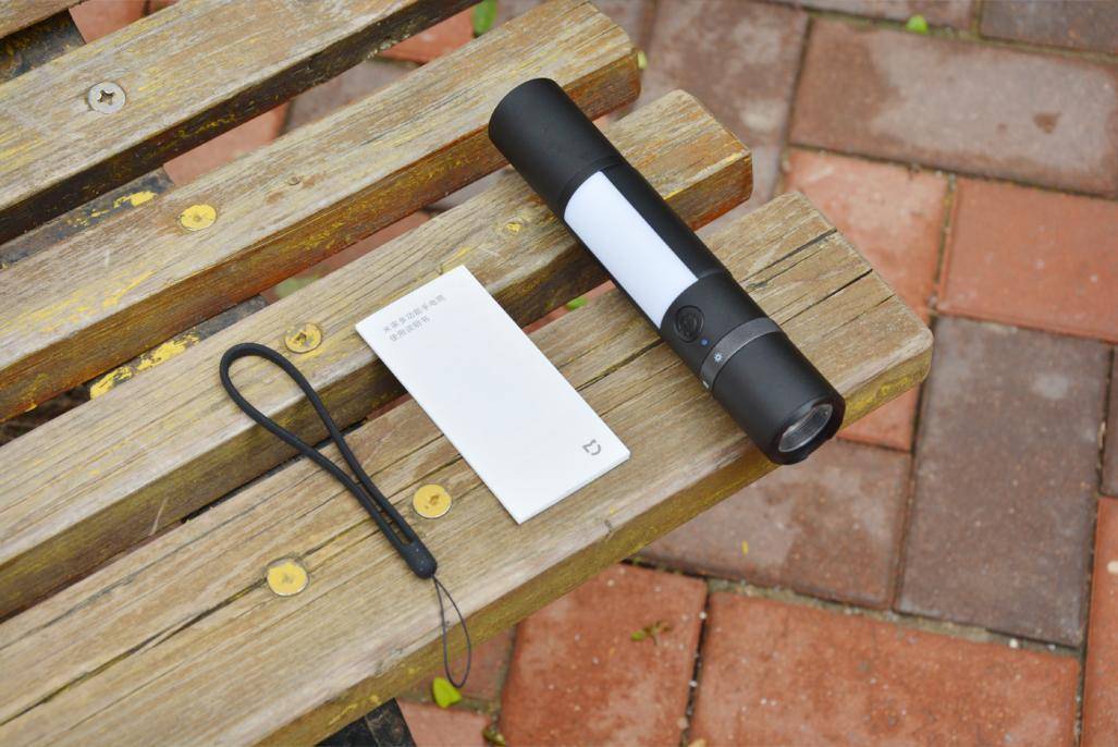 小米米家多功能手电筒测评:带破窗器,能割安全带,守护出行安全