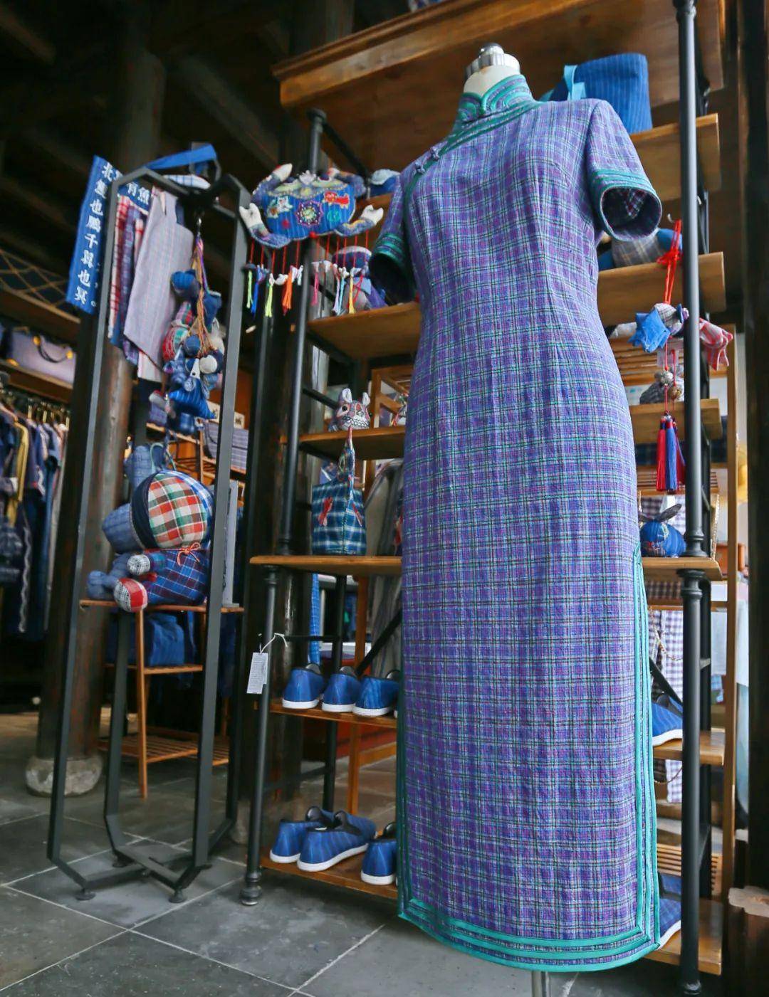 老布"变身"时尚穿搭,"松江织造"令人耳目一新!_衣服_市民_展示馆