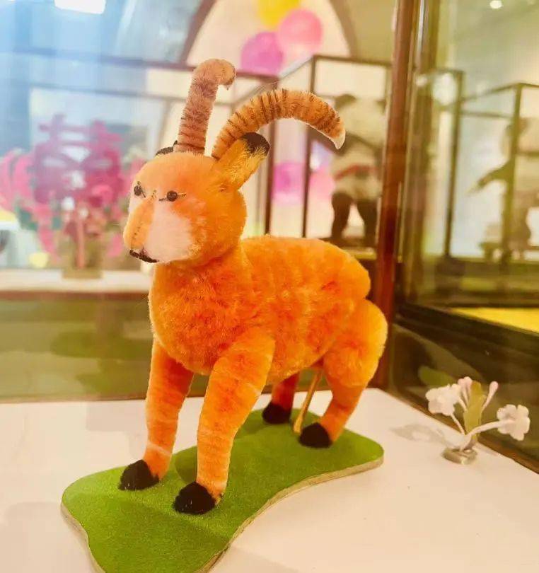 匠心传承 精彩长寿——绒鸟(绒花)经典作品展暨传统手工艺研习体验活动成功举办_北京市_文化_绒花