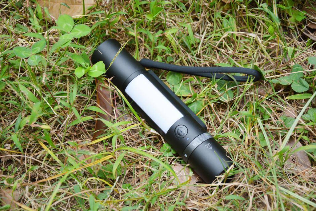 小米米家多功能手电筒测评:带破窗器,能割安全带,守护出行安全